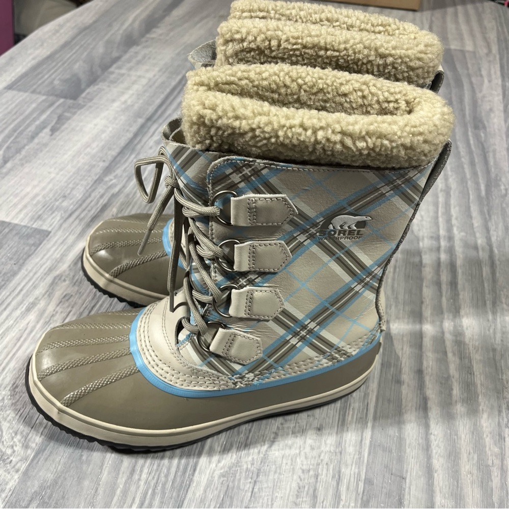 Sorel Grey, Biege, Light Blue and Black Fur-Lined Boots; 8 Women’s - Picture 9 of 12
